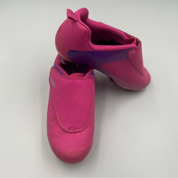 Pink Girl’s Sports Cleats | Size 11 Girl’s Pink Cleats 🥎 ⚾️ ⚽️ 🥍 🩷 - Picture 2 of 3